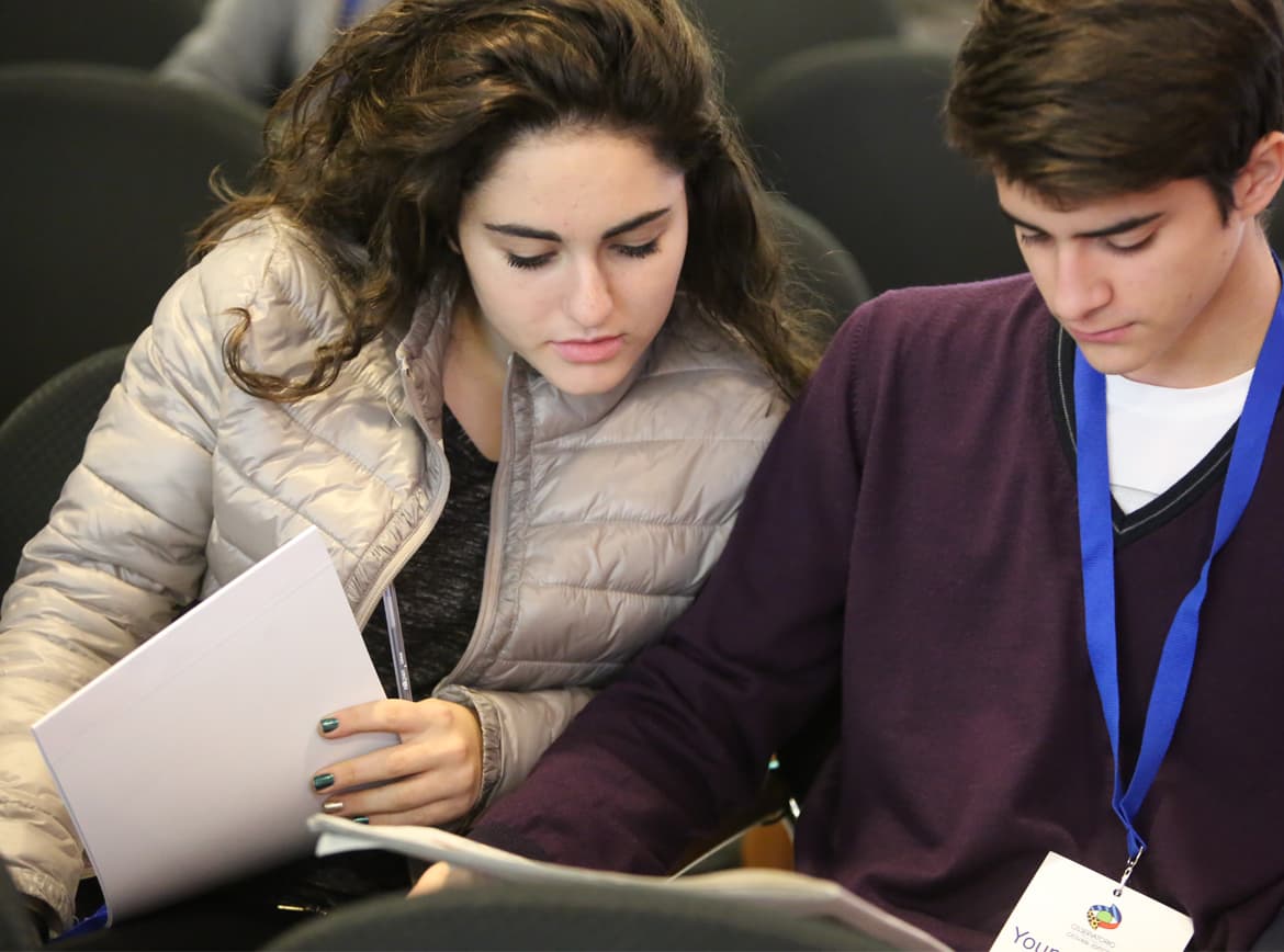 Studenti partecipano all'evento Studenti partecipano all'evento